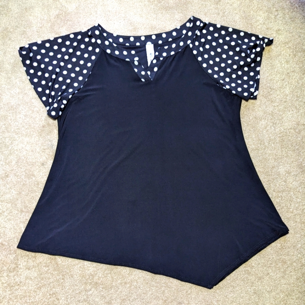 Come N See Top / Black Jersey with Polkadot Sleeves & Trim